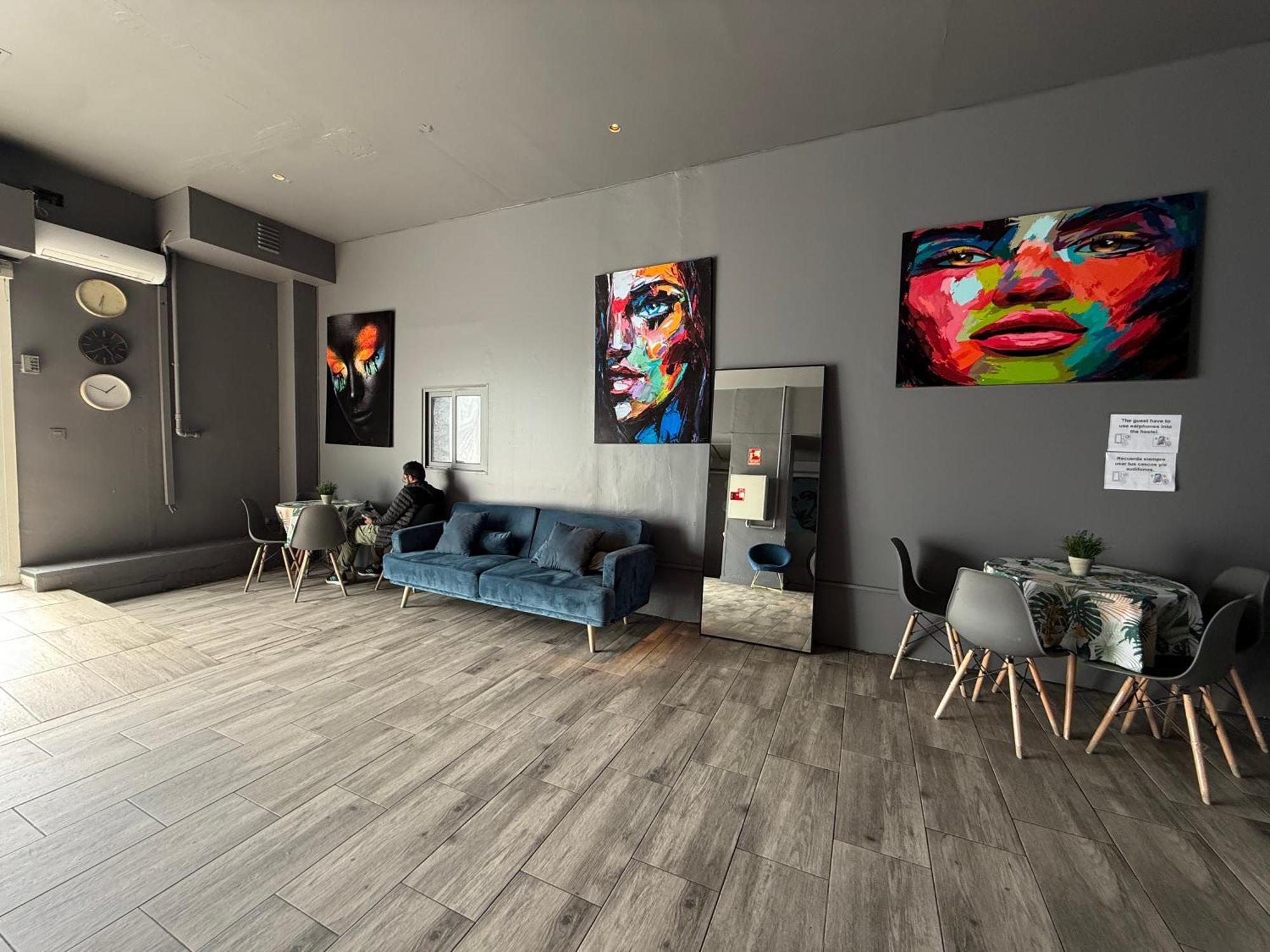 Rio Hostel Мадрид Екстериор снимка