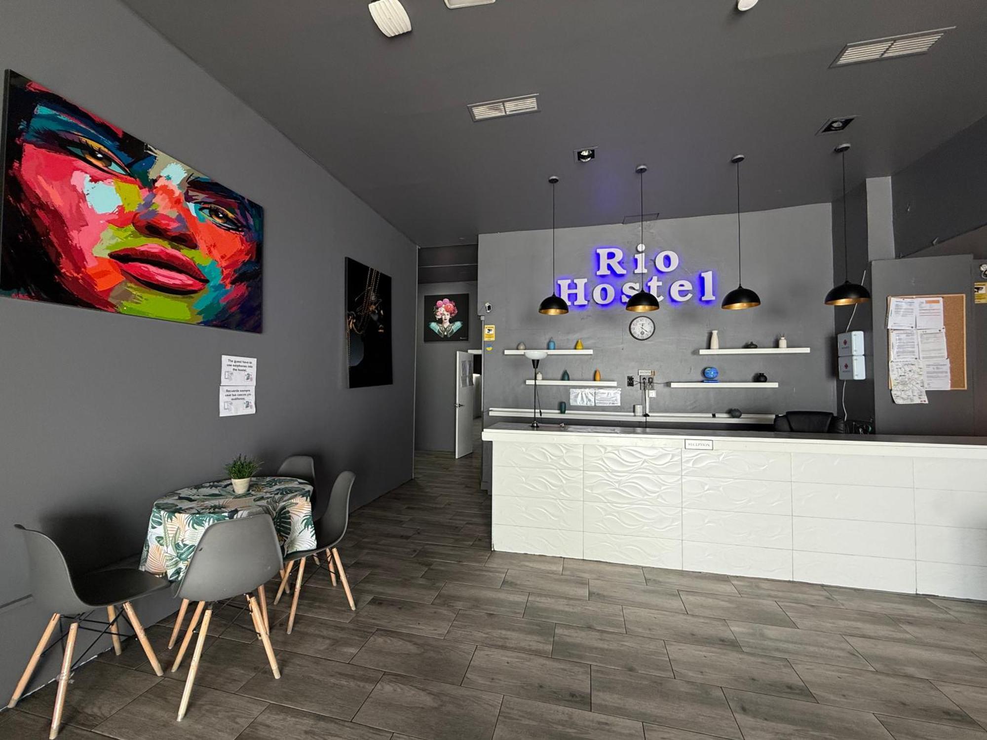 Rio Hostel Мадрид Екстериор снимка
