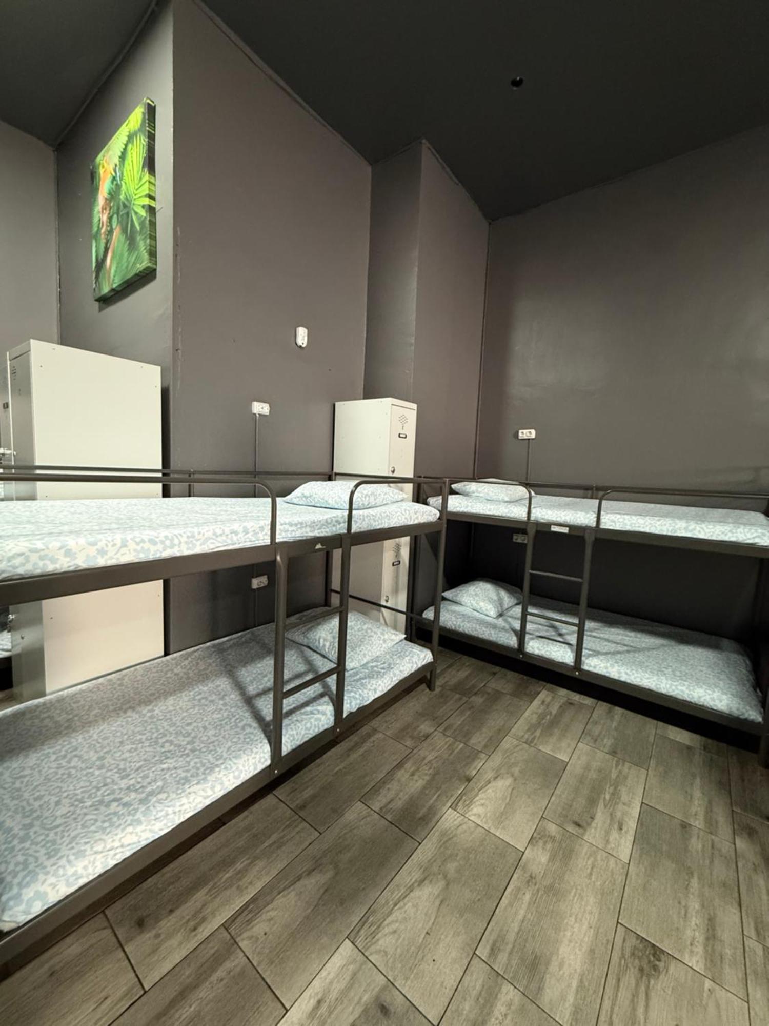 Rio Hostel Мадрид Екстериор снимка