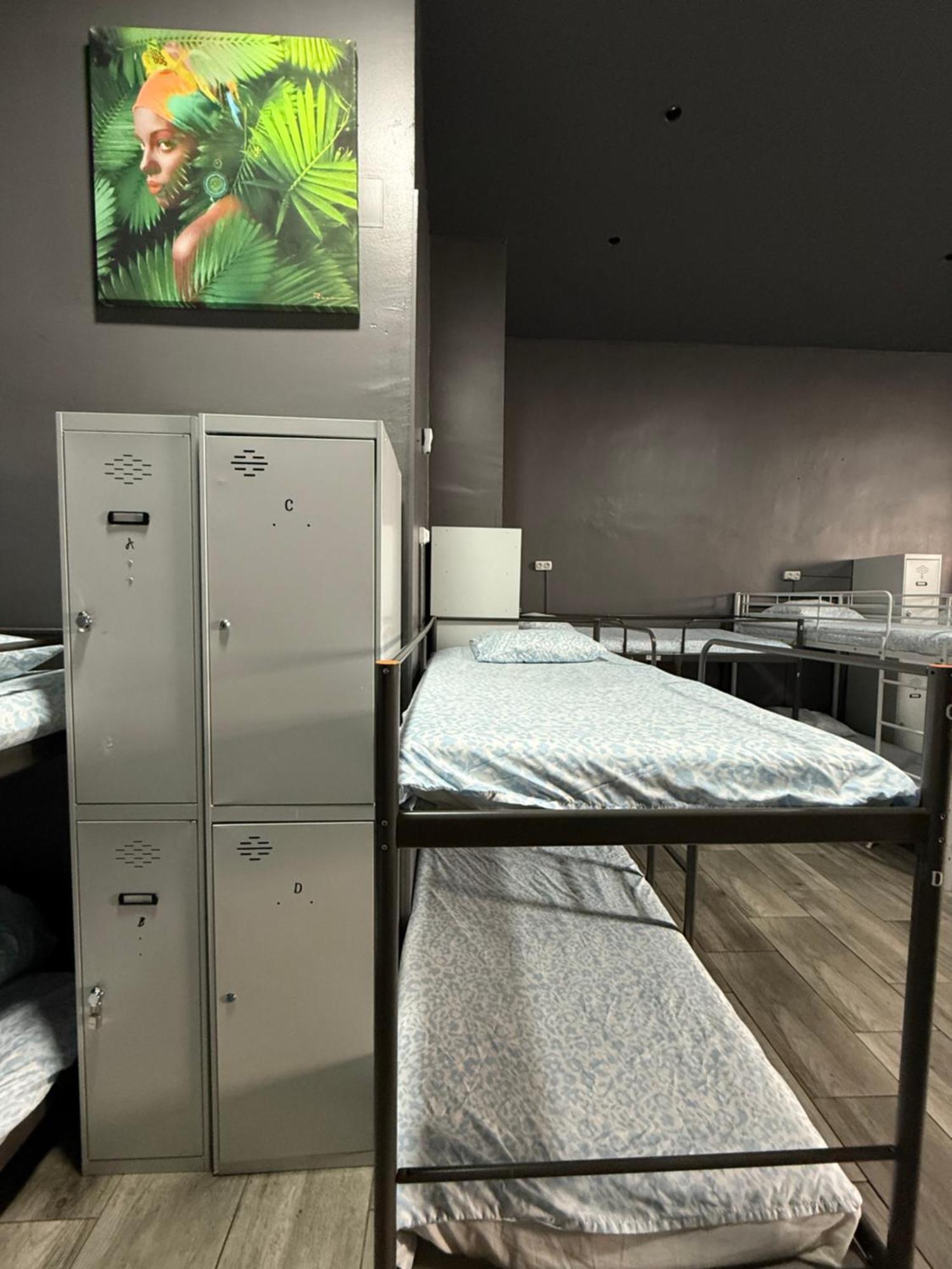 Rio Hostel Мадрид Екстериор снимка